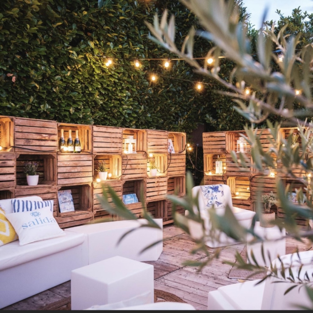 SCHEIDINGSWAND FRUIT CRATE OP WIELEN