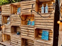 SCHEIDINGSWAND FRUIT CRATE OP WIELEN