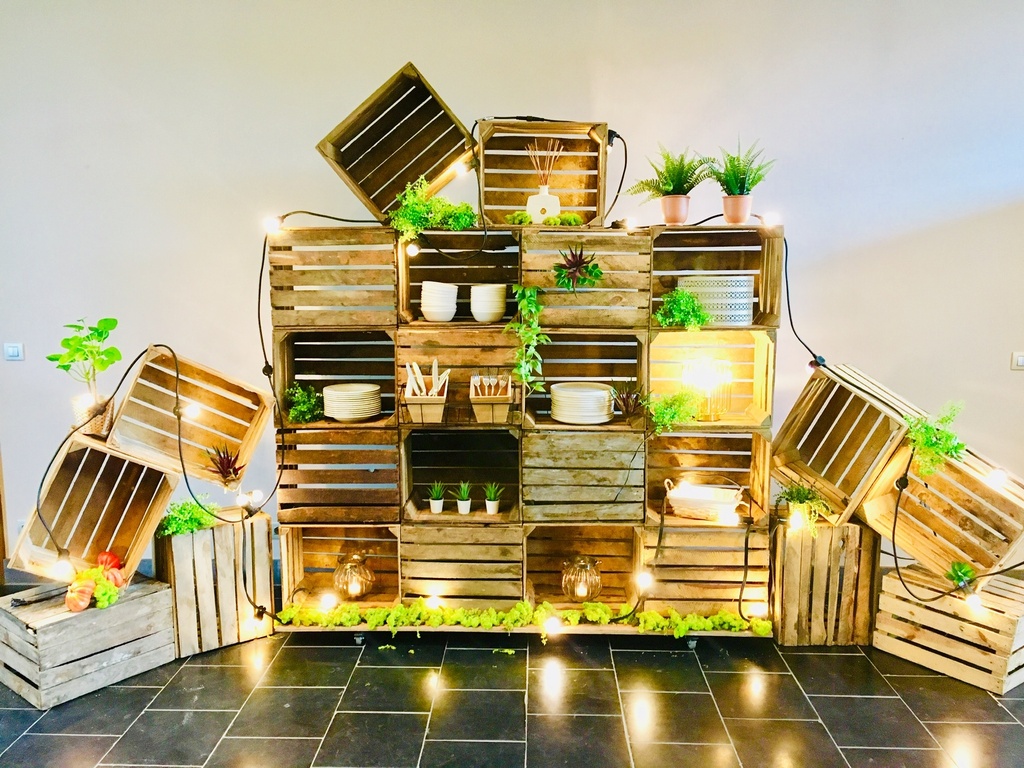 SCHEIDINGSWAND FRUIT CRATE OP WIELEN