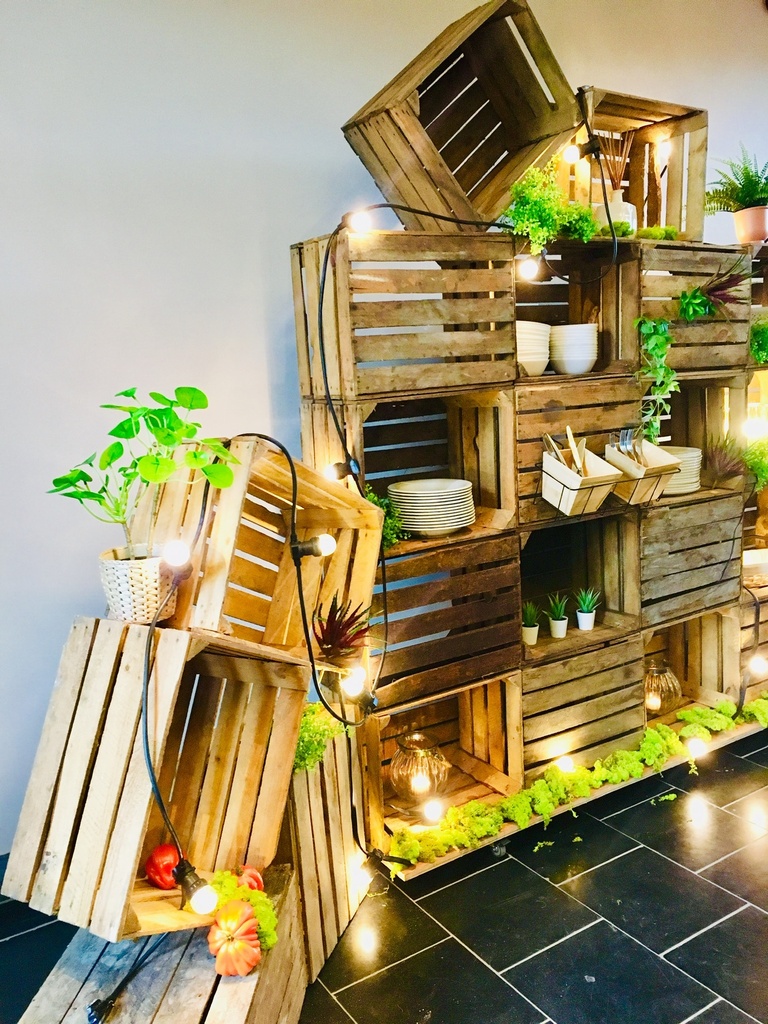 SCHEIDINGSWAND FRUIT CRATE OP WIELEN