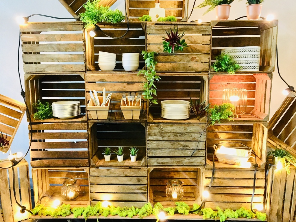 SCHEIDINGSWAND FRUIT CRATE OP WIELEN