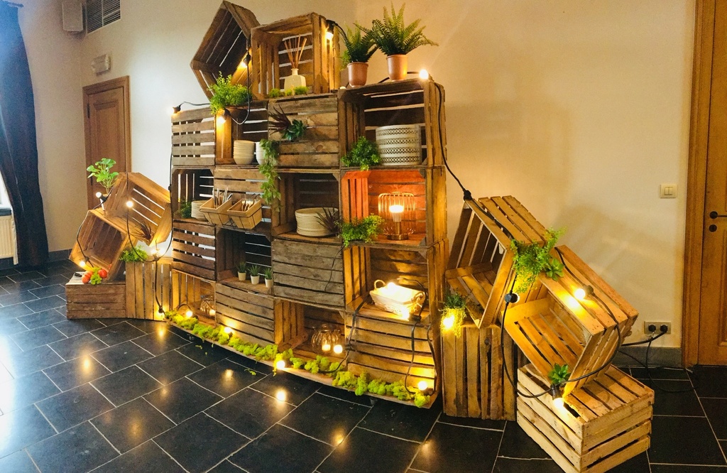 SCHEIDINGSWAND FRUIT CRATE OP WIELEN