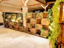 SCHEIDINGSWAND FRUIT CRATE OP WIELEN