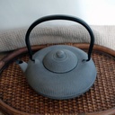 THEEPOT 8 DL GIETIJZER D  x H  CM